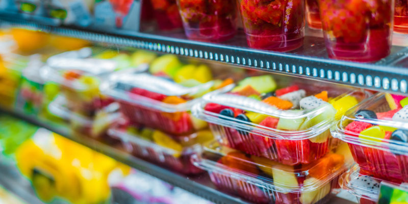 Plastové vaničky zabrání nejen pomačkání citlivého ovoce, ale pomáhají i proti jeho znečištění při přepravě a skladování nebo umožní nabídku ovoce přímo připraveného k jídlu.