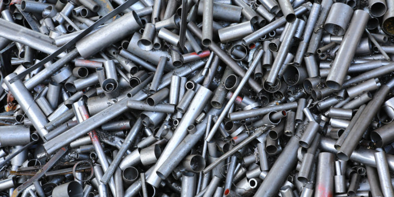 Kovové odřezky trubek jsou ideálním materiálem pro následnou recyklaci.