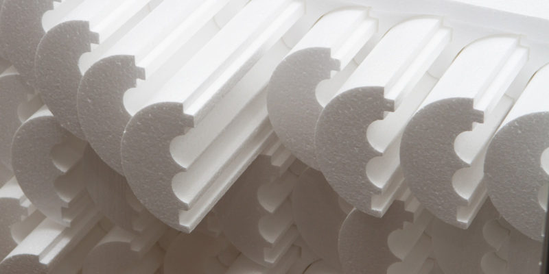 Polystyren je možné velmi dobře tvarovat pro potřeby konkrétního výrobku. Ve většině případů lze však nahradit papírovou alternativou, která je vnímána jako více ekologická.