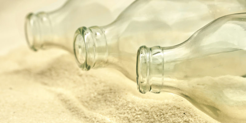 Primární surovinou pro výrobu skla je sklářský (křemičitý) písek.