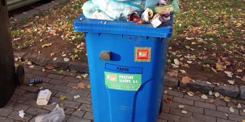 Ve chvíli, kdy popelnice nebo kontejner na tříděný odpad obsahují mnoho nečistot, není možné je vyvézt jinak než se směsným odpadem.