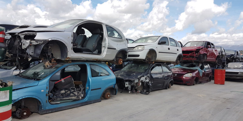 Autovrakoviště je správným místem k odevzdání autovraku. Dostanete zde potvrzení o jeho ekologické likvidaci nutné pro odhlášení automobilu.