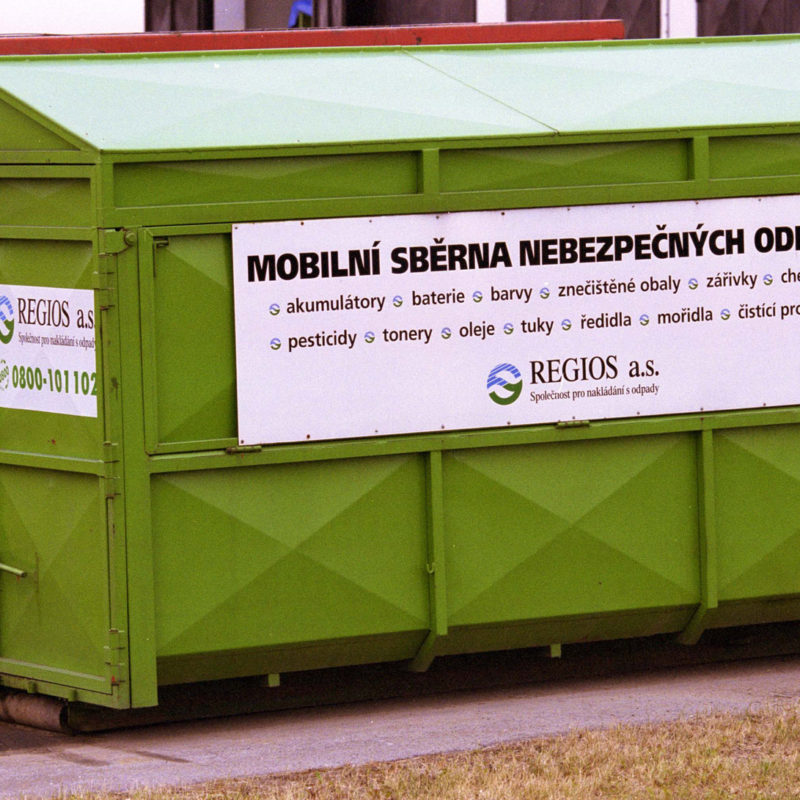 Formou mobilního svozu mohou být sbírány i nebezpečné odpady.