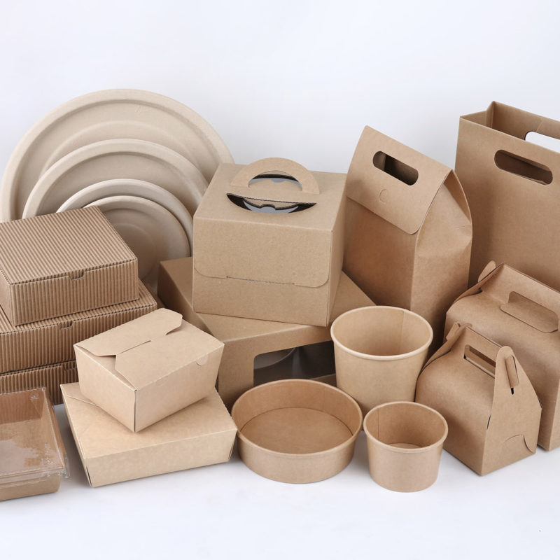 Papírové kelímky a krabičky na jídlo jsou alternativou plastovým. Obsahují však plastovou fólii nebo jinou ochranu proti propouštění.