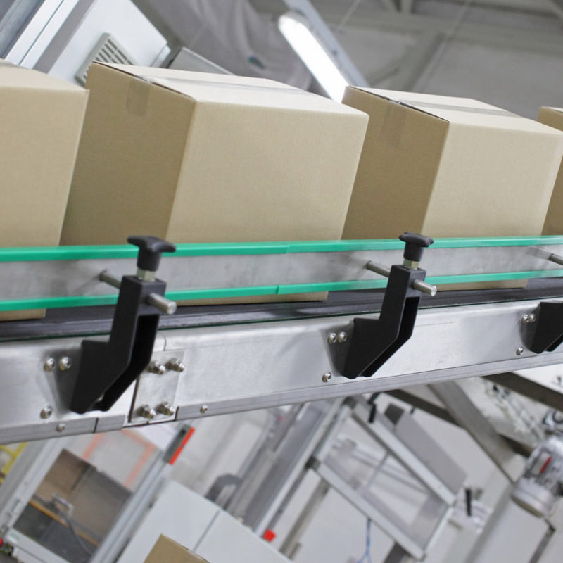 Lepenkové krabice jsou nejrozšířenějším papírovým obalem. Využívají se k balení nejrůznějšího zboží.