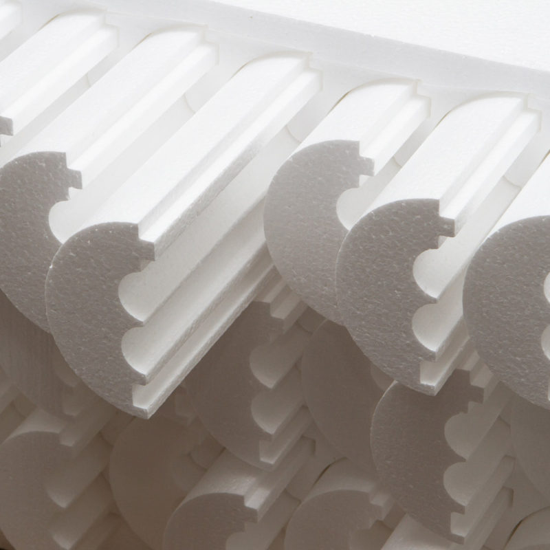 Polystyren je možné velmi dobře tvarovat pro potřeby konkrétního výrobku. Ve většině případů lze však nahradit papírovou alternativou, která je vnímána jako více ekologická.