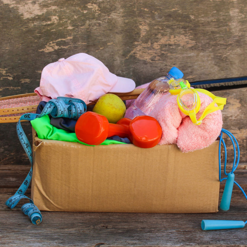 Vytříděné hračky a sportovní vybavení mohou velmi často udělat ještě někomu radost. Využít je může někdo z našich známých, dětské domovy nebo charitativní organizace. 
