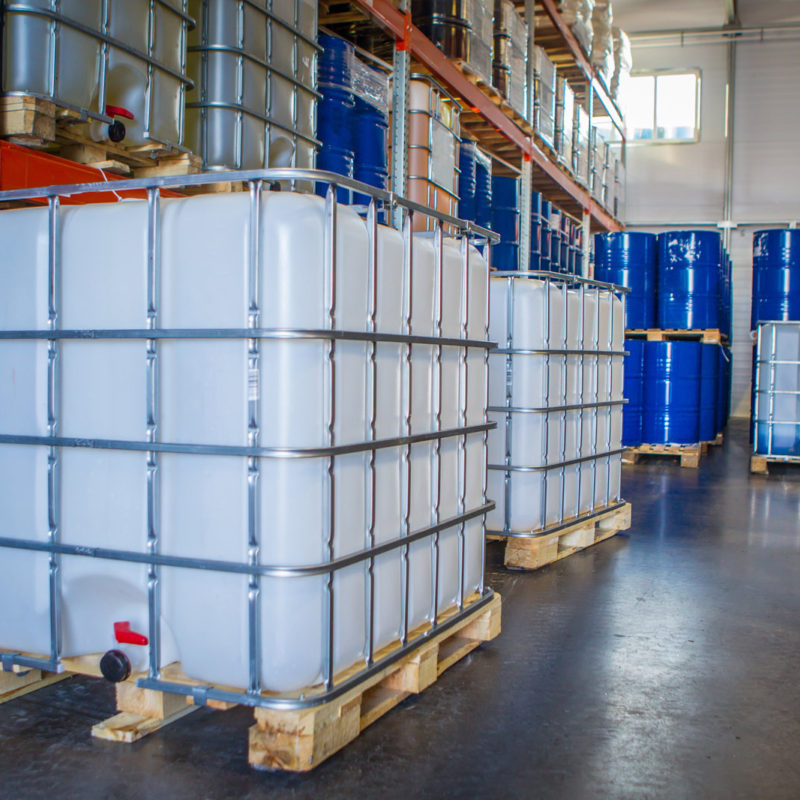 IBC kontejnery jsou průmyslovým obalem určeným pro kapaliny. Jejich objem je obvykle 1000 litrů.