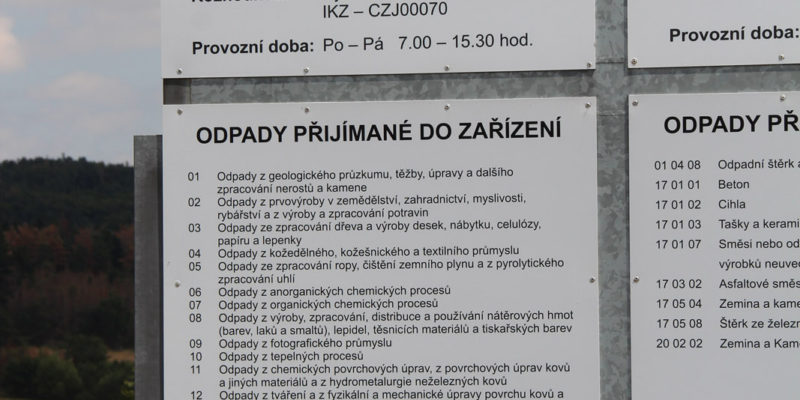 Každá skládka funguje na základě povolení. Musí mít provozní řád, ve kterém jsou jasně uvedené druhy odpadů, které může přijímat.