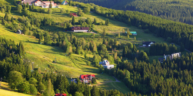 Do systému EKO-KOM jsou zapojena města a obce v nichž žije více než 99 % populace ČR.