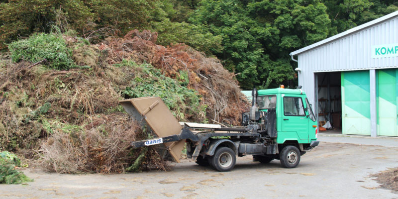 Do kompostáren je svážen také odpad z údržby veřejné zeleně, od zahradnických firem nebo soukromých osob.