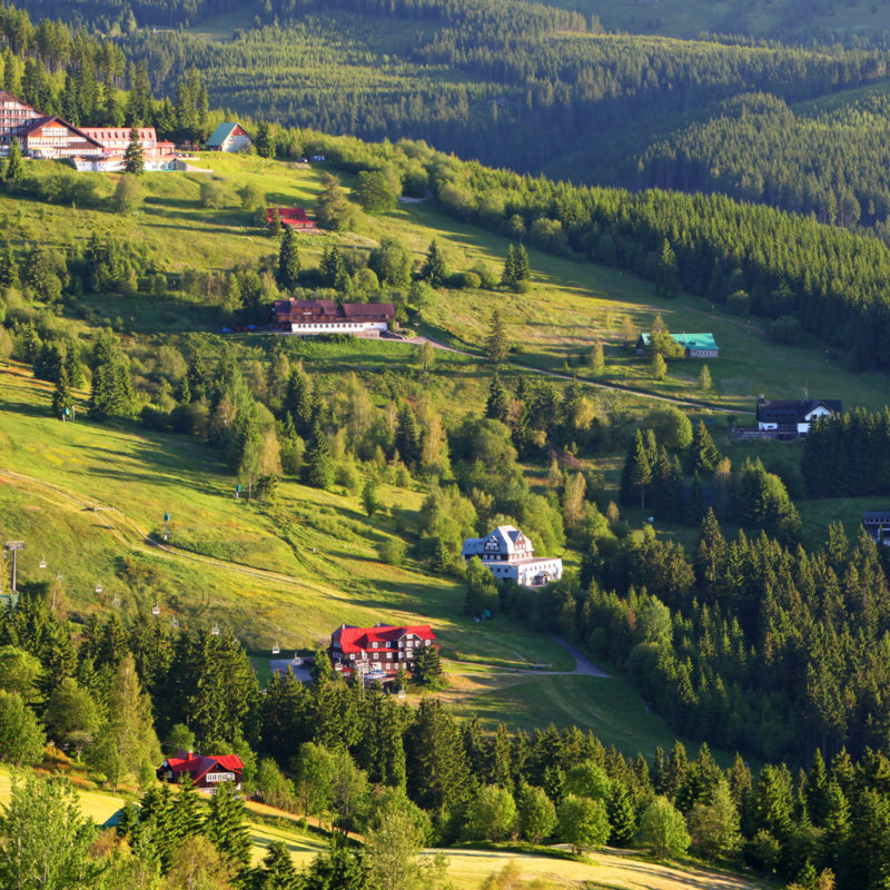 Do systému EKO-KOM jsou zapojena města a obce v nichž žije více než 99 % populace ČR.