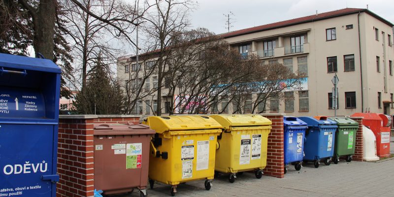 Pokud frekvence svozů nestačí, lze kontejnery na některé druhy odpadu zdvojit.